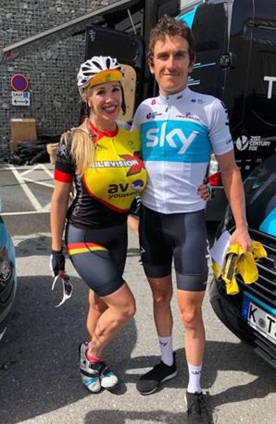 Una delle cicliste insieme a Geraint Thomas, re del Tour 2018